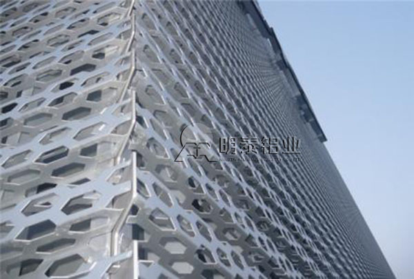 3104铝板卷在建筑行业的应用，厂家直供价格多少？